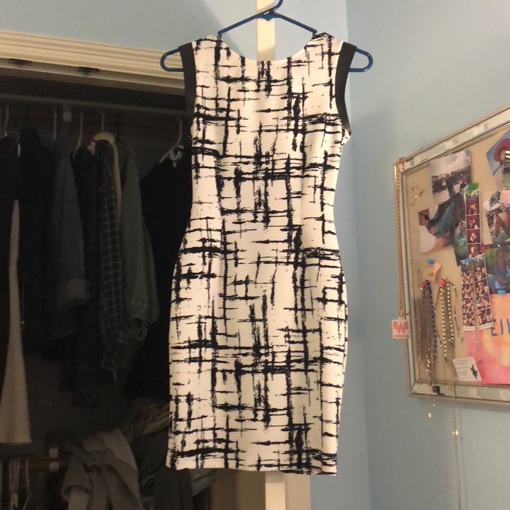 Fitted above the knee patterned dress